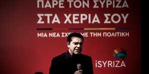 Ο Αλέξης Τσίπρας μιλώντας σε εκδήλωση του ΣΥΡΙΖΑ στα Τρίκαλα