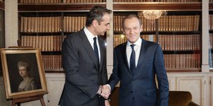 Στήριξη Τουσκ σε Μητσοτάκη: Η Τουρκία πρέπει να σεβαστεί το Δίκαιο της θάλασσας