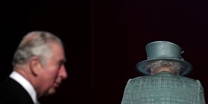 Πρίγκιπας Κάρολος βασίλισσας Ελισάβετ viral παλτό