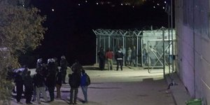 Η είσοδος στον καταυλισμό της ΒΙΑΛ