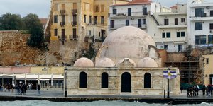 Αποψη από τη πόλη των Χανίων