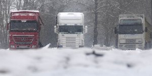 Φορτηγά στα χιόνια