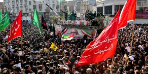 Λαοθάλασσα στις τελετές μνήμης για τον Σουλεϊμανί 