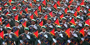 Μέλη των Φρουρών της Επανάστασης του Ιράν σε παρέλαση 