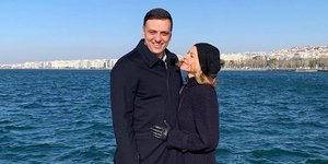 Βασίλης Κικίλιας και Τζένη Μπαλατσινού αγκαλιασμένοι στην Θεσσαλονίκη