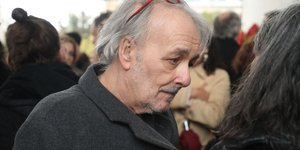 Ο Ανδρέας Μικρούτσικος στην κηδεία του αδερφού του Θάνου