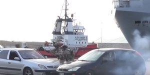 Εντυωσιακή επίδειξη αντιτρομοκρατικής επιχείρησης από κλιμάκιο ειδικών αποστολών του λιμενικού