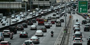 αυτοκίνητα και μοτοσικλέτες στην Αθηνών - Λαμίας