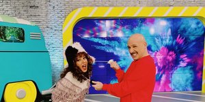 Η Βάνα και ο Νίκος Μουτσινάς στο πλατό της εκπομπής «Καλό Μεσημεράκι»