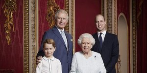 Το πορτρέτο της Βασίλισσας Ελισάβετ με τον γιο της, τον εγγονό της και τον δισέγγονό της