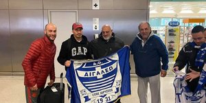 Ο Ισμαελ Μπλάνκο με το σήμα του Αιγάλεω