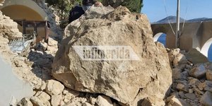 Βράχος καταπλάκωσε μοναστήρι στη Σύμη