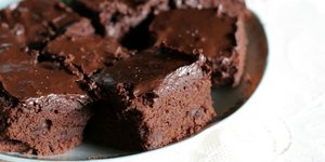 Συνταγή για κέικ με επικάλυψη σοκολάτας και γεύση αναψυκτικού κόλα