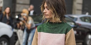 Στιλάτη γυναίκα με πλεκτό