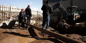 Εργασίες αποκατάστασης μετά τις φονικές πλημμύρες στην Μάνδρα