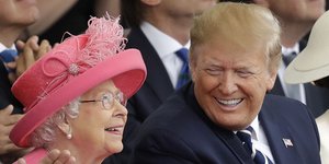 Αβρότητες μεταξύ Ντόναλντ Τραμπ και Βασίλισσας Ελισάβετ
