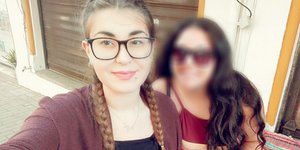Η Ελένη Τοπαλούδη σε selfie με φίλη της