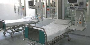 Κρεβάτια στην εντατική νοσοκομείου