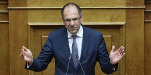 Ο υπουργός Επικρατείας Γιώργος Γεραπετρίτης στη Βουλή