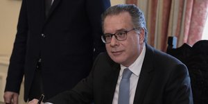 Ο Γιώργος Κουμουτσάκος ορκίζεται αναπληρωτής υπουργός μετανάστευσης και ασύλου
