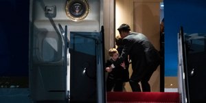 Ο γιος της Ιβάνκα Τραμπ δαγκώνει τον μυστικό πράκτορα