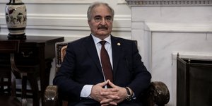Ο Χαφτάρ πριν τη συνάντηση με τον Νίκο Δένδια