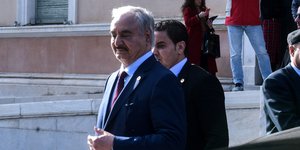 Ο Χαλίφα Χαφτάρ στην ελληνική Βουλή 