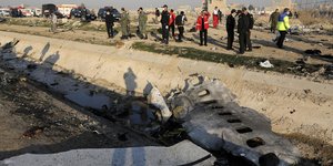 Συντρίμμια του αεροπλάνου στο Ιράν