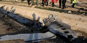 Τα συντρίμμια του ουκρανικού αεροσκάφους που κατέπεσε στο Ιράν