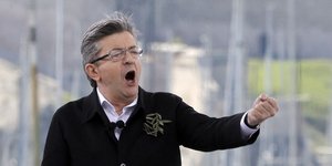 Ο Ζαν Λικ Μελανσόν με τη γροθιά προτεταμένη