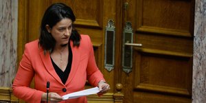 Η Νίκη Κεραμέως στη Βουλή