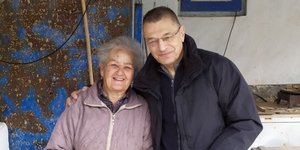 Η κυρά Ρηνιώ με τον υφυπουργό Εθνικής Αμυνας, Αλκιβιάδη Στεφανή