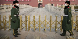 Κινέζοι με μάσκες