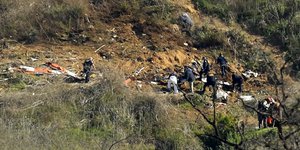 Τα συντρίμμια του ελικοπτέρου που επέβαινε ο Κόμπι Μπράιαντ
