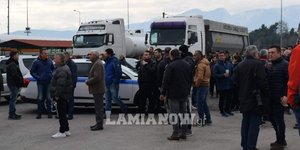 Κάτοικοι της Αγίας Παρασκευής στην Εθνική Οδό