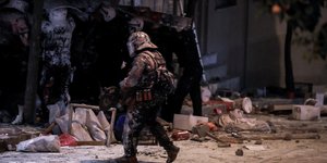 Κουκάκι αστυνομικοί πέτρες καταλήψεις