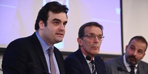 Ο Κυριάκος Πιερρακάκης μιλάει σε συνέδριο