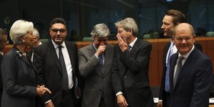 Η Κριστίν Λαγκάρντ με υπουργούς οικονομικών της ευρωζώνης στο Eurogroup