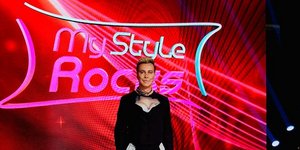 Ο Λάκης Γαβαλάς με γυναικείο μπούστο στο My Style Rocks