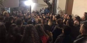 Κάτοικοι διαμαρτύρονται στην Λέσβο