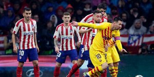 Ο Λιονέλ Μέσι απέναντι στην άμυνα της Μπαρτσελόνα