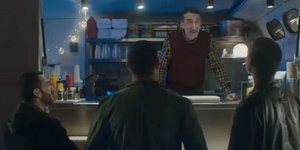 Κριτές του Masterchef μπροστά σε μία καντίνα