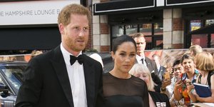 Ο πρίγκιπας Χάρι και η Μέγκαν Μαρκλ στην πρεμιέρα της ταινίας The Lion King στο Λονδίνο