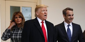 Η Μελάνια και ο Ντόναλντ Τραμπ στην υποδοχή του Έλληνα πρωθυπουργού Κυριάκου Μητσοτάκη