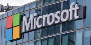 Πινακίδα της Microsoft στα γραφεία της