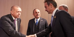 Μητσοτάκης Ερντογάν χειραψία