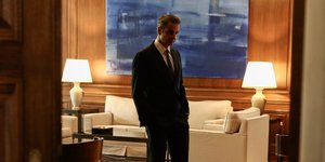 Ο Κυριάκος Μητσοτάκης στο γραφείο του στο μέγαρο Μαξίμου