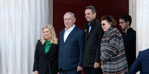 Στο Εθνικό αρχαιολογικό μουσείο ο Μπενιαμιν Νετανιάχου με την σύζυγό του, τον Κυριάκο Μητσοτάκη με τον γιό του Κωνσταντίνο και την Λίνα Μενδώνη/ΑΠΕ-ΜΠΕ Παντελής Σαίτας 