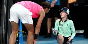 Ο Ναδάλ μιλάει σε ball girl