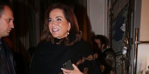Θεατρική έξοδος για τη Ντόρα Μπακογιάννη